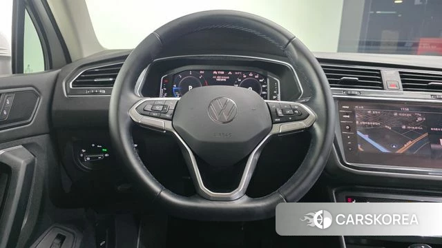 Volkswagen Tiguan second Generation 2023 Белый из Кореи, фото 4