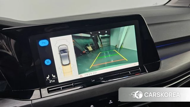 Volkswagen Golf 8th Generation 2022 Белый из Кореи, фото 4