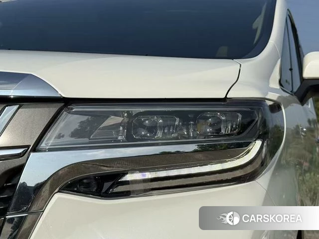 Toyota Elfa 2021 Белый из Китая, фото 4