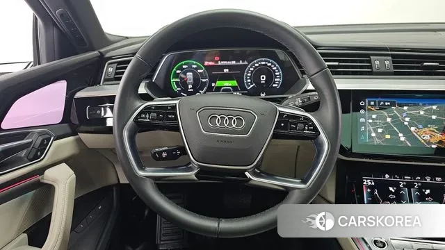 Audi e-Tron 2023 Белый из Кореи, фото 4