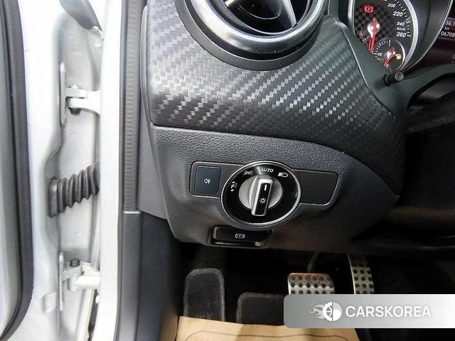 Mercedes-Benz A-Class W176 2018 Серебристо-серый из Кореи, фото 4