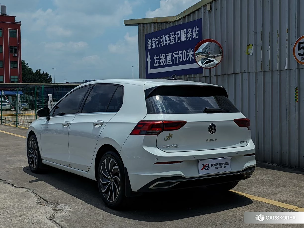 Volkswagen Golf 2023 Белый из Китая, фото 4
