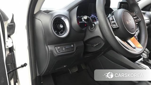 Kia The New K3 2nd generation 2021 Белый из Кореи, фото 4