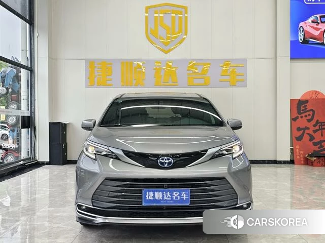 Toyota Saina 2023 Серебристо-серый из Китая, фото 4