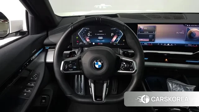 BMW 5 Series (G60) 2024 Белый из Кореи, фото 4