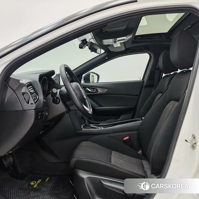 Mazda CX-4 2023 Белый из Китая, фото 4