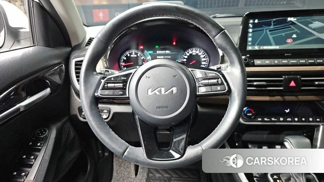 Kia Seltos 2022 Белый из Кореи, фото 4