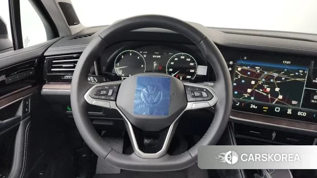 Volkswagen Touareg 3rd generation 2025 Черный из Кореи, фото 4