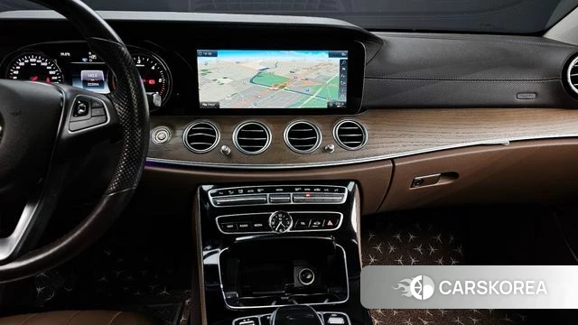 Mercedes-Benz E-Class W213 2018 Серебристо-серый из Кореи, фото 4