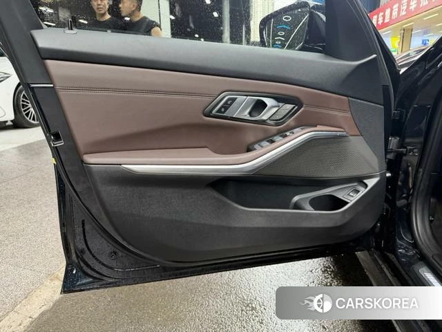 BMW 3 series 2022 Черный из Китая, фото 4