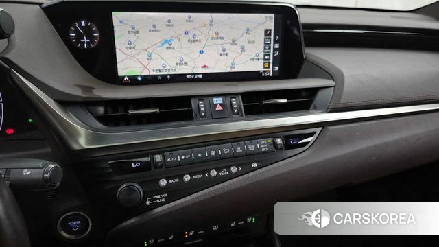 Lexus ES300h 7th generation 2019 Песочный из Кореи, фото 4