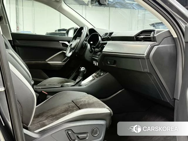 Audi Q3 2021 Темно-серый из Китая, фото 4