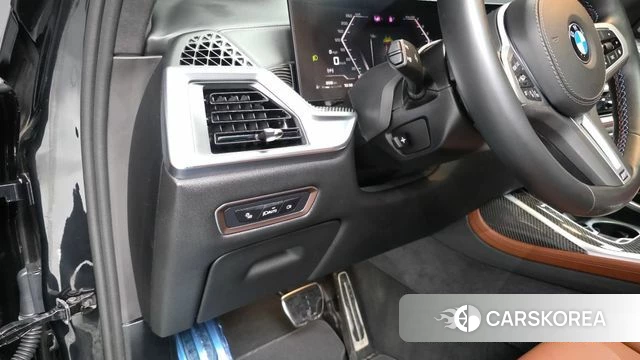 BMW X7 (G07) 2025 Черный из Кореи, фото 4