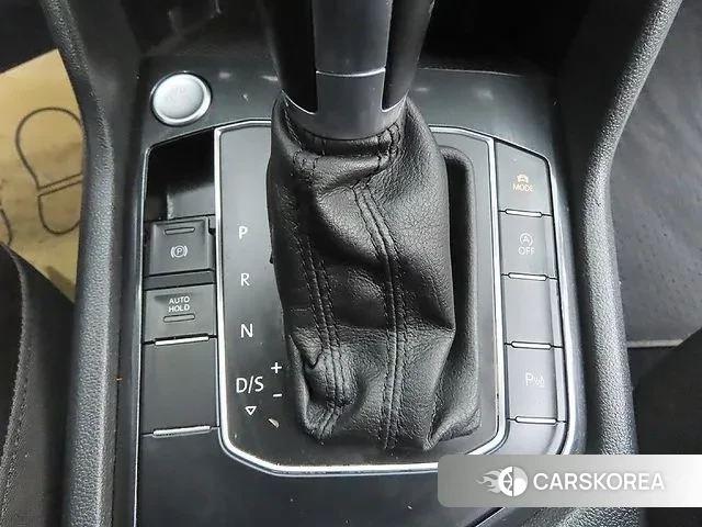 Volkswagen Tiguan second Generation 2018 Серебряный из Кореи, фото 4