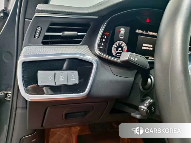 Audi A6L 2021 Темно-серый из Китая, фото 4