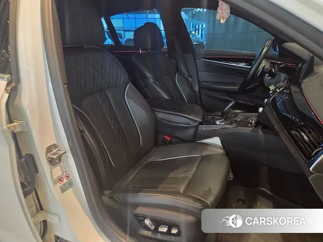 BMW 5 Series (G30) 2018 Белый из Кореи, фото 4