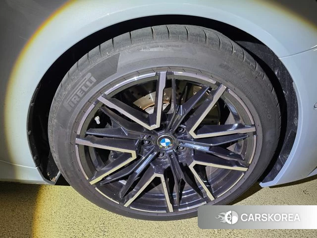 BMW M5 (G90) 2026 Цвет галактики из Кореи, фото 4