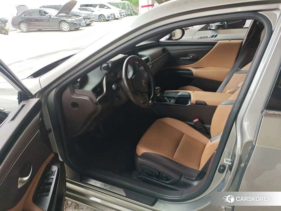 Lexus ES 2021 Серебристо-серый из Китая, фото 4