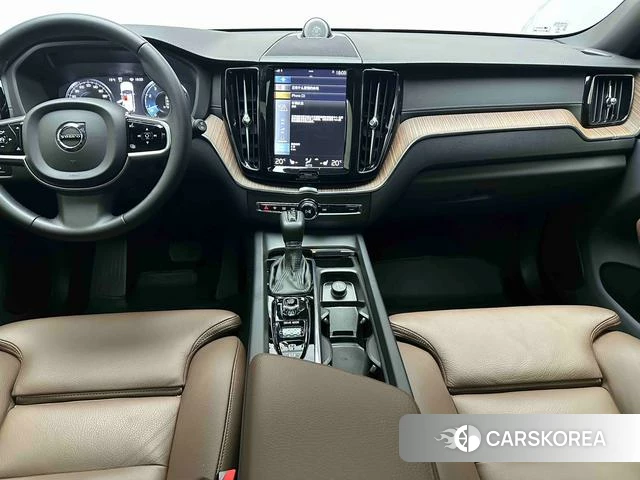 Volvo XC60 2021 Темно-серый из Китая, фото 4