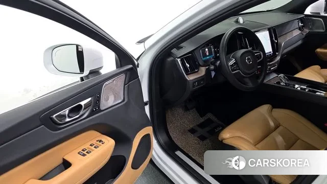 Volvo XC60 second Generation 2022 Белый из Кореи, фото 4