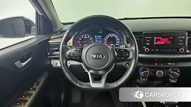 Kia Stonic 2018 Белый из Кореи, фото 4