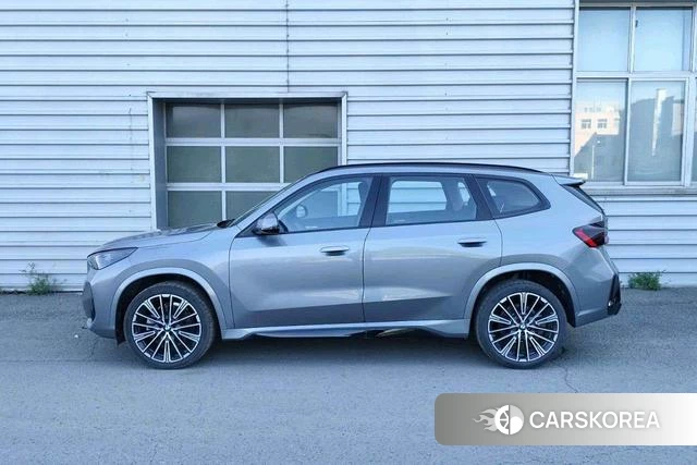 BMW X1 2025 Серебристо-серый из Китая, фото 4