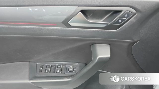 Volkswagen T-Roc 2022 Серебряный из Кореи, фото 4