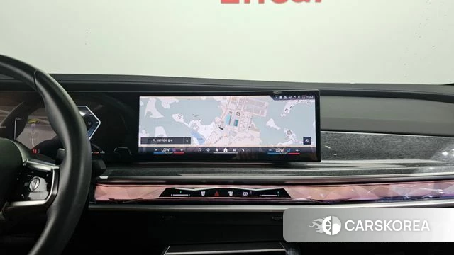 BMW 7 Series (G70) 2023 Светло-серебряный цвет из Кореи, фото 4