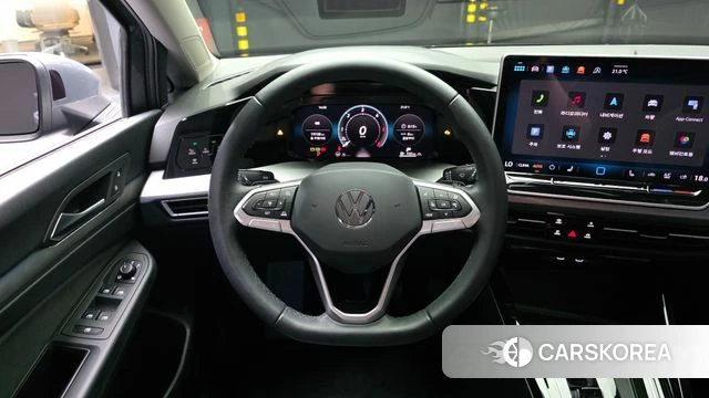 Volkswagen Golf 8th Generation 2025 Серый из Кореи, фото 4
