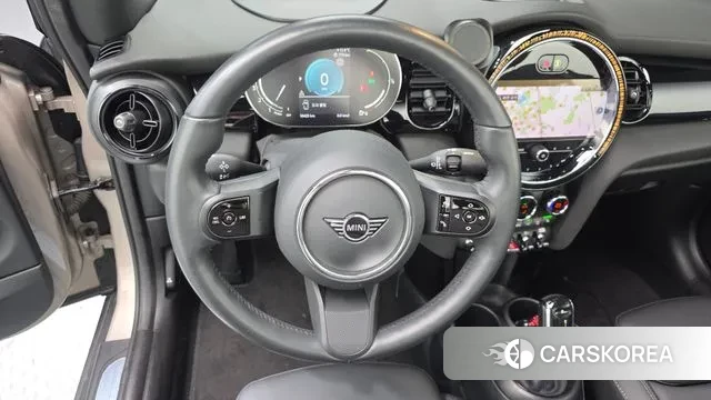 Mini Cooper Convertible 2024 Зеленый из Кореи, фото 4