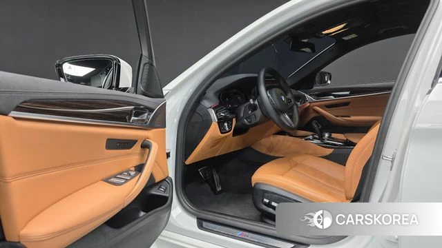 BMW 5 Series (G30) 2021 Белый из Кореи, фото 4