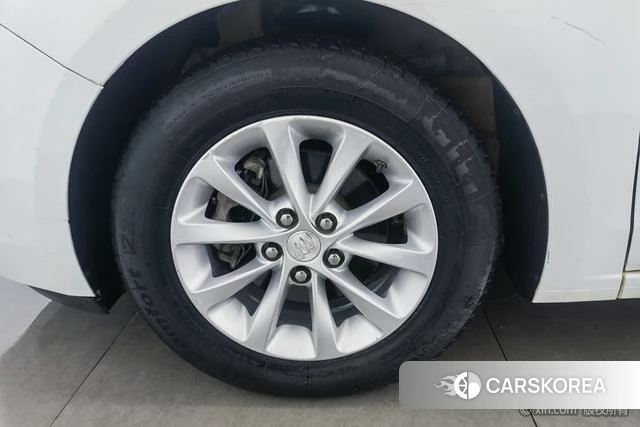 Buick Yinglang 2018 Белый из Китая, фото 4