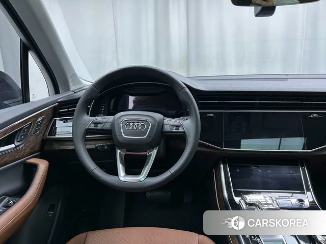 Audi Q7 2023 Черный из Китая, фото 4