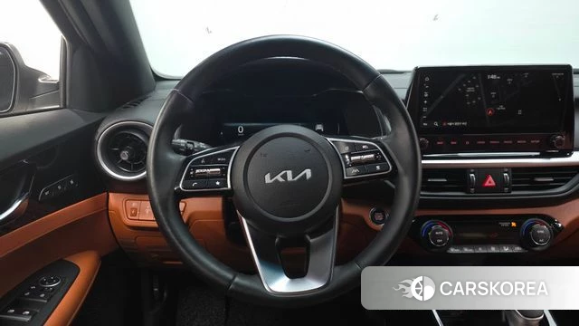 Kia The New K3 2nd generation 2022 Белый из Кореи, фото 4