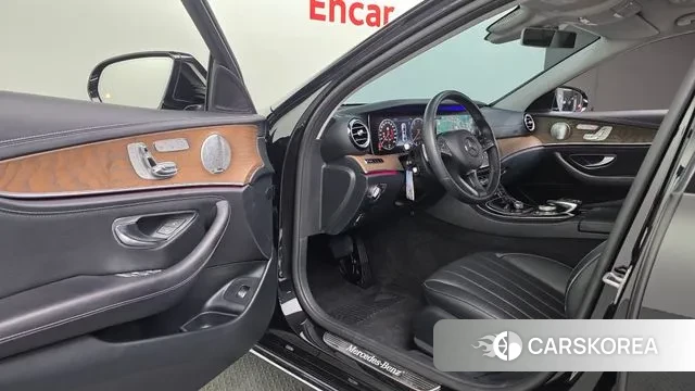 Mercedes-Benz E-Class W213 2018 Черный из Кореи, фото 4