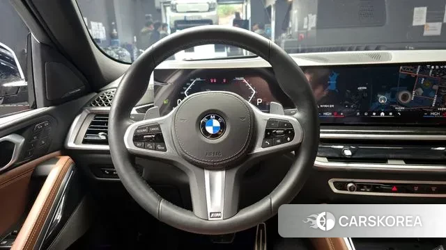 BMW X6 (G06) 2024 Светло-серебряный цвет из Кореи, фото 4
