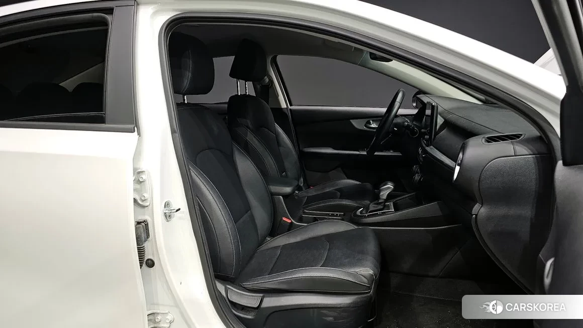 Kia The New K3 2nd generation 2021 Белый из Кореи, фото 4