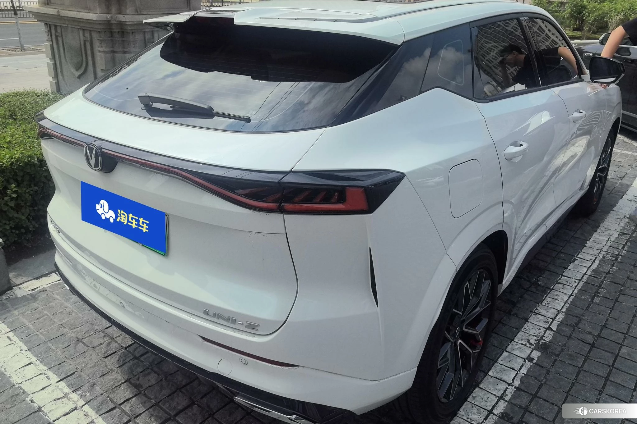 Chang'an UNI-Z PHEV 2025 Белый из Китая, фото 4