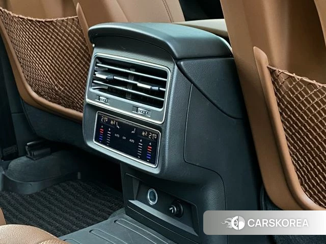 Audi Q7 2021 Черный из Китая, фото 4