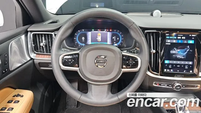 Volvo V60 Cross-Country 2nd Generation 2022 Белый из Кореи, фото 4