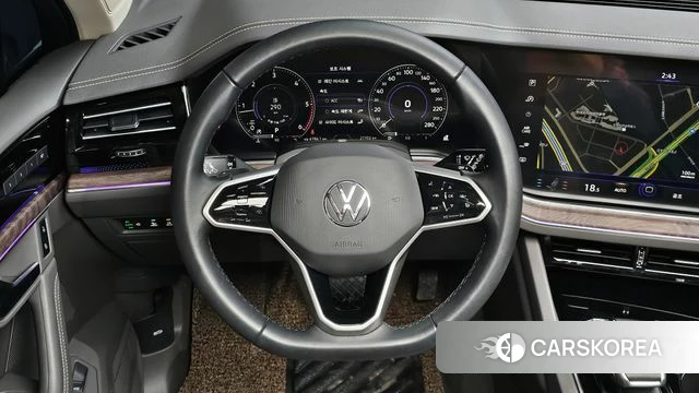 Volkswagen Touareg 3rd generation 2023 Белый из Кореи, фото 4