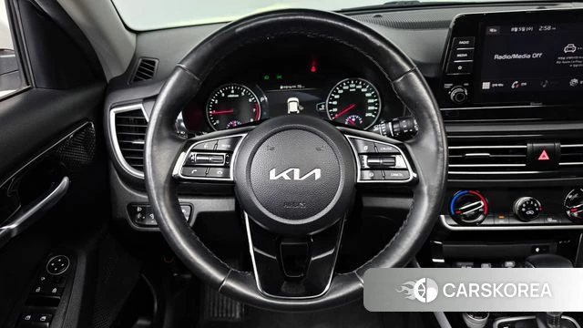 Kia Seltos 2022 Белый из Кореи, фото 4