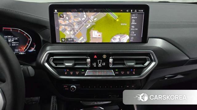 BMW X4 (G02) 2025 Светло-серебряный цвет из Кореи, фото 4