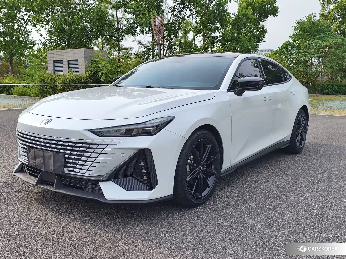 Chang'an UNI-V 2023 Белый из Китая, фото 4