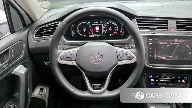 Volkswagen Tiguan Allspace 2023 Белый из Кореи, фото 4