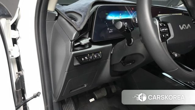 Kia Di Ol Nu Niro 2024 Белый из Кореи, фото 4
