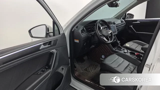 Volkswagen Tiguan second Generation 2022 Белый из Кореи, фото 4