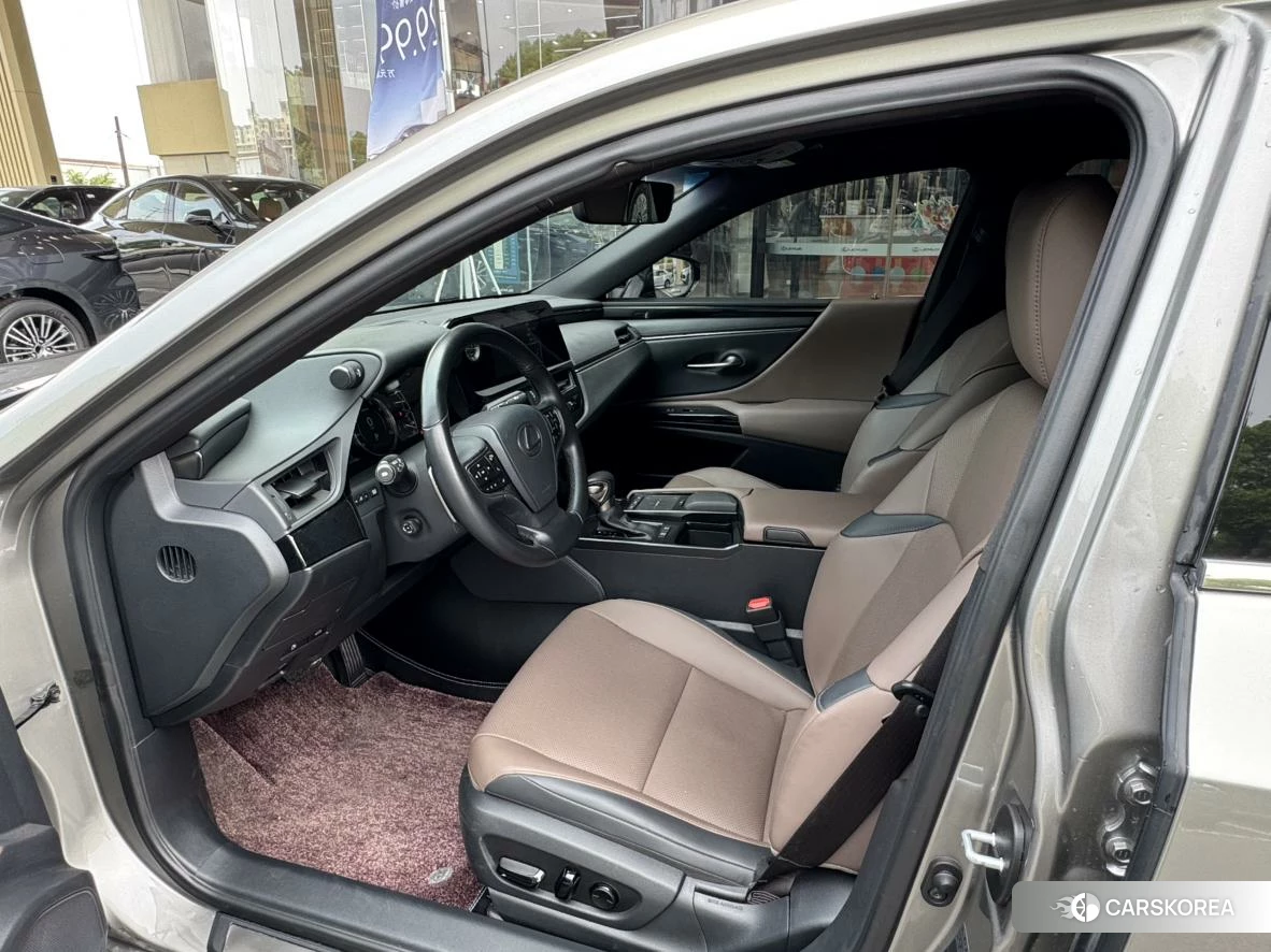 Lexus ES 2021 Серебристо-серый из Китая, фото 4