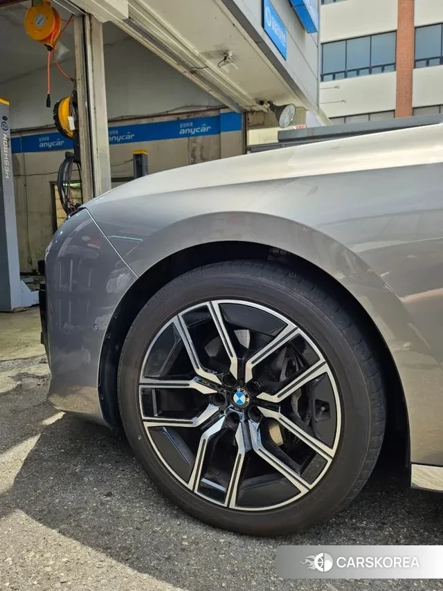 BMW 7 Series (G70) 2025 Серебристо-серый из Кореи, фото 4