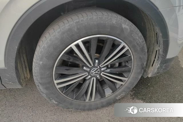 Volkswagen Tiguan L 2021 Серебристо-серый из Китая, фото 4